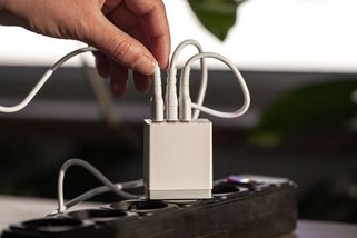 EU chystá další regulaci: Po USB portech si posvítí i na nabíječky, routery či monitory - CHIP.cz
